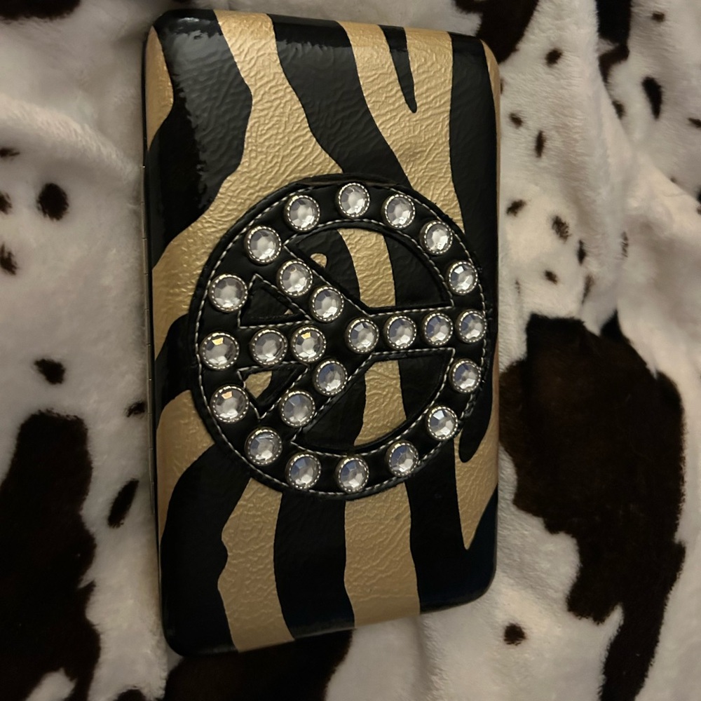 Print peace sign wallet